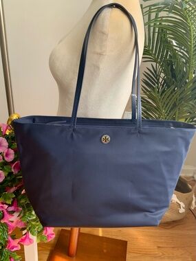 NWT TORY BURCH LARGE NYLON TOTE NAVY